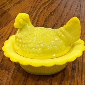 Dandelion Mosser Hen on nest